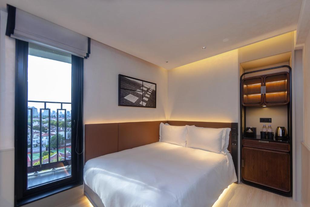 Postel nebo postele na pokoji v ubytování Mia Hotel - Shanghai Shaanxi South Road