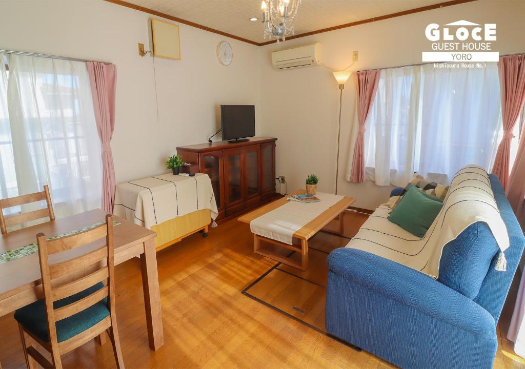 TV a/nebo společenská místnost v ubytování GLOCE 養老 西小倉ハウス 1 l 広々とした一軒家を貸切 l 無料駐車場有 l 中長期向け