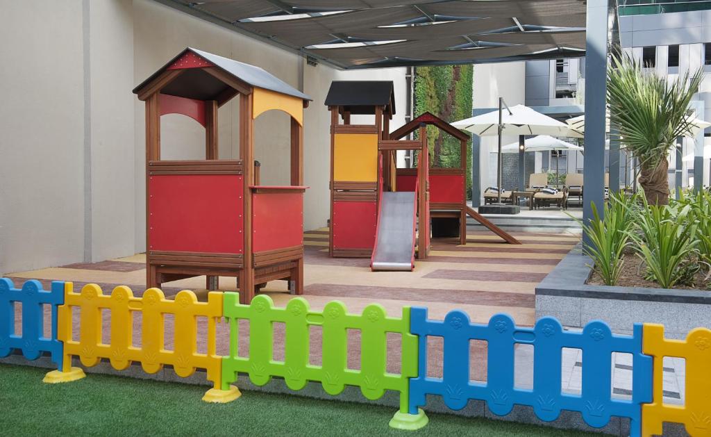 Herní místnost nebo prostor pro děti v ubytování DAMAC Maison Cour Jardin