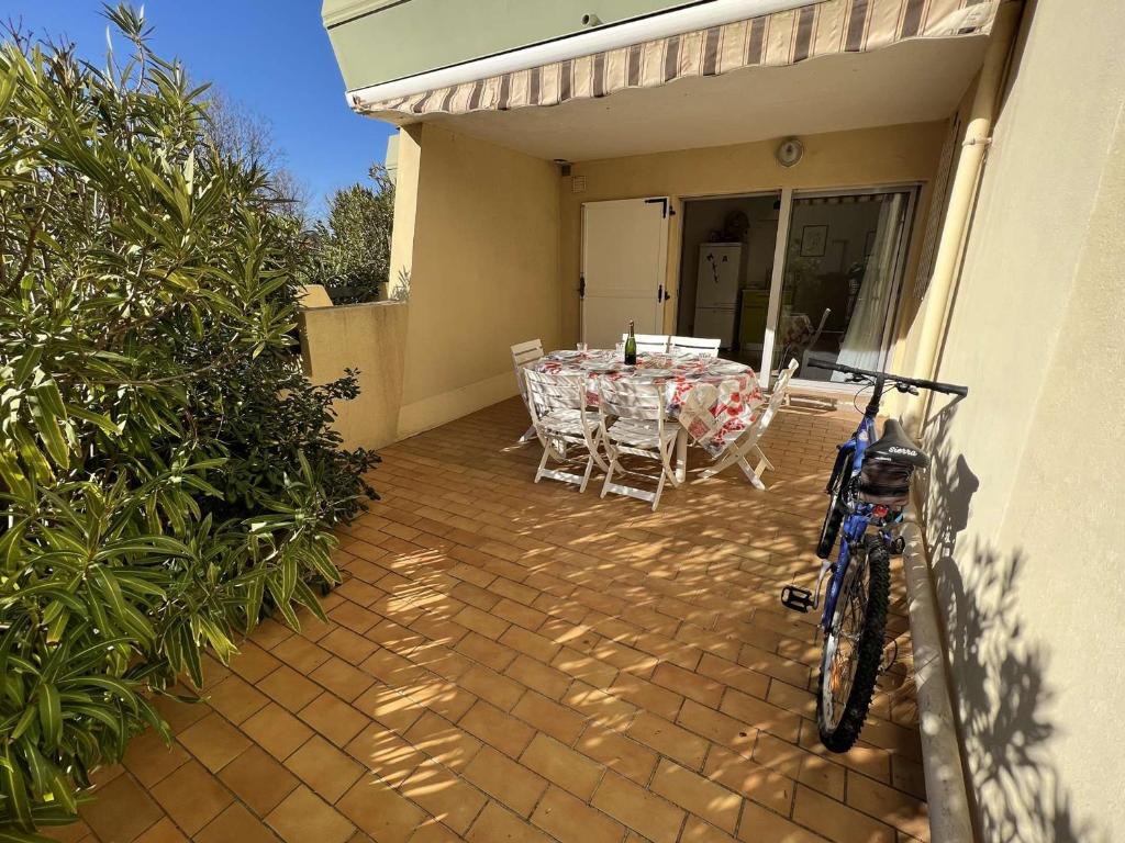 Balkón alebo terasa v ubytovaní Appartement T2 Cabine, RDC avec Terrasse – Plage à 50m, Parking Privé - FR-1-702-5