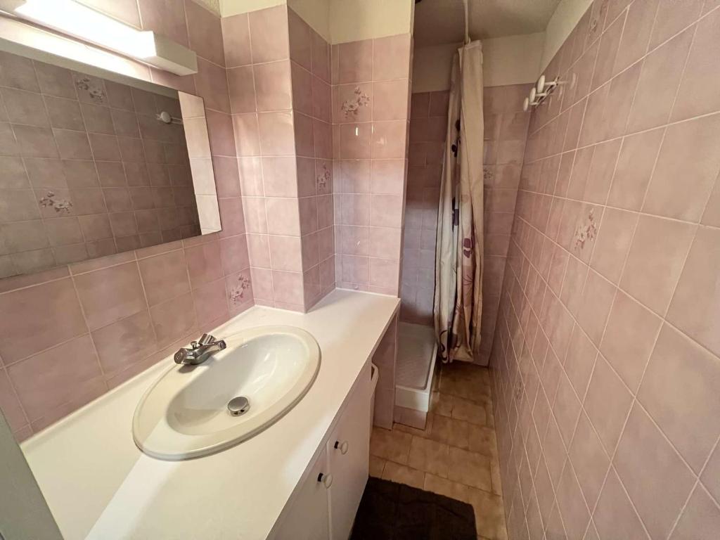 Kúpeľňa v ubytovaní Appartement T2 Cabine, RDC avec Terrasse – Plage à 50m, Parking Privé - FR-1-702-5
