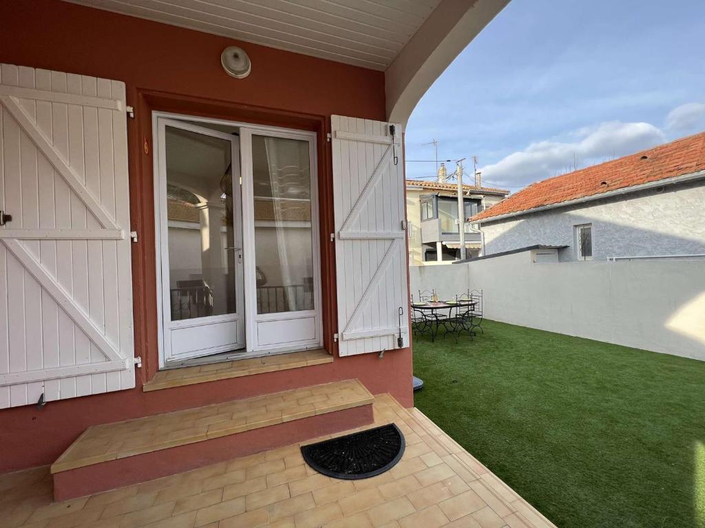 Fotografia z galérie ubytovania Maison 4 Pièces/6 Pers, Terrasse, Plage 150m, Centre-Ville Valras-Plage - FR-1-701-43 v destinácii Valras-Plage