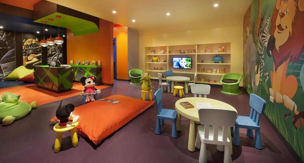 DAMAC Maison Cour Jardin - Resim 20