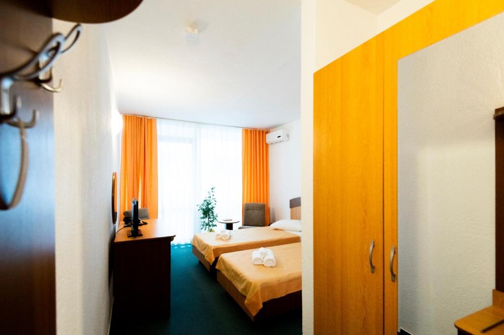 Postel nebo postele na pokoji v ubytování Hotel Siret Saturn