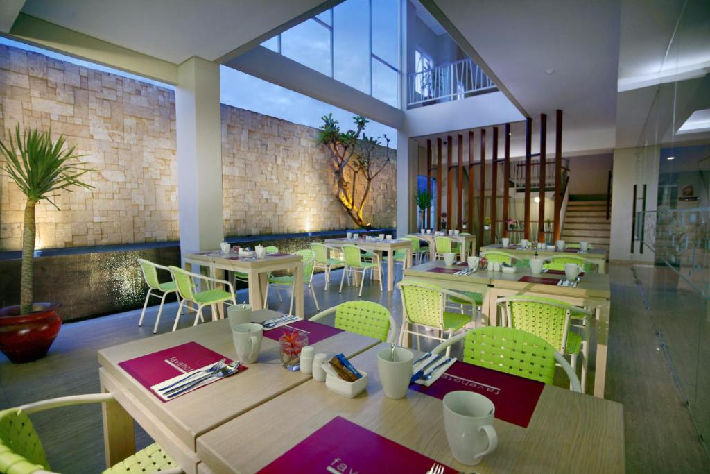 Restaurace v ubytování favehotel Langko Mataram - Lombok