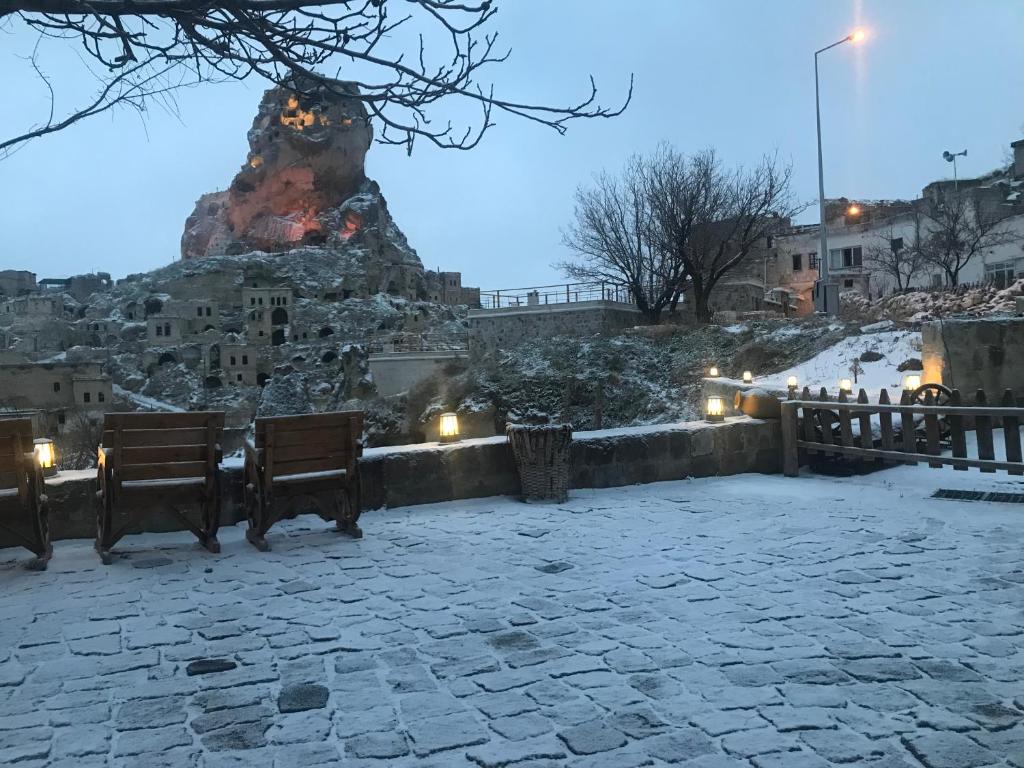 CAPPADOCİA ST.NİNO'S GARDEN v zimě
