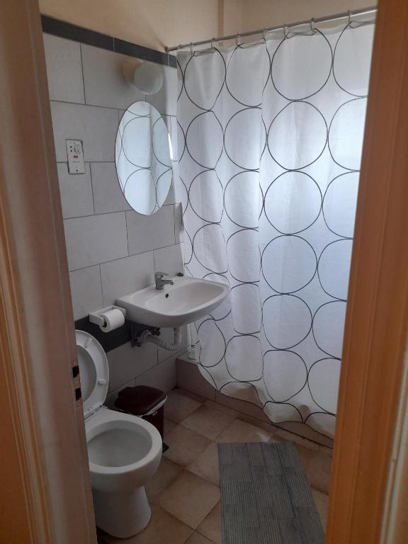 Koupelna v ubytování Onisillos Hotel
