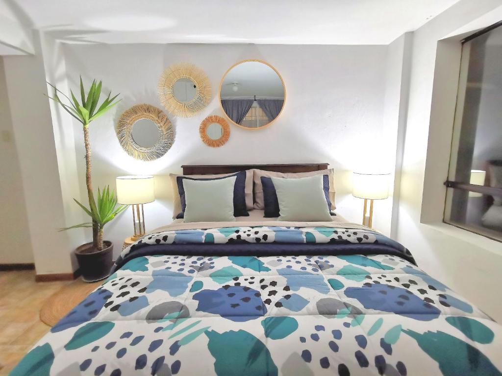 Postel nebo postele na pokoji v ubytování Cusco Kintu House