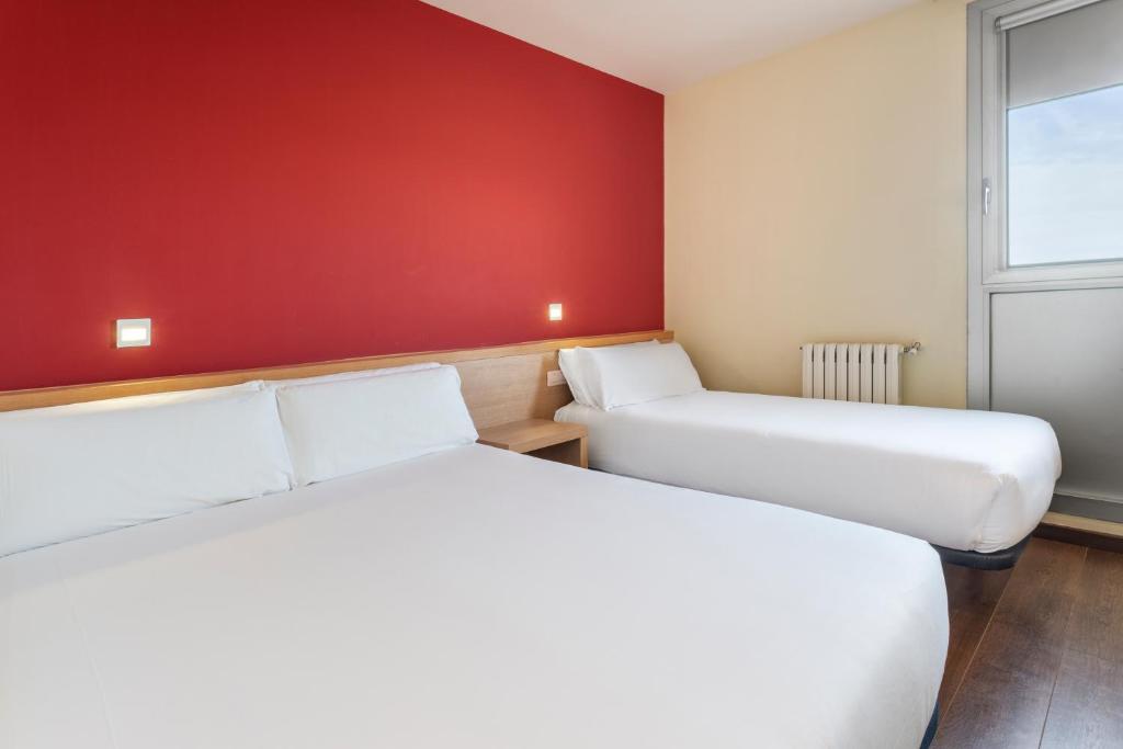 Postel nebo postele na pokoji v ubytování Hotel 280 Zaragoza