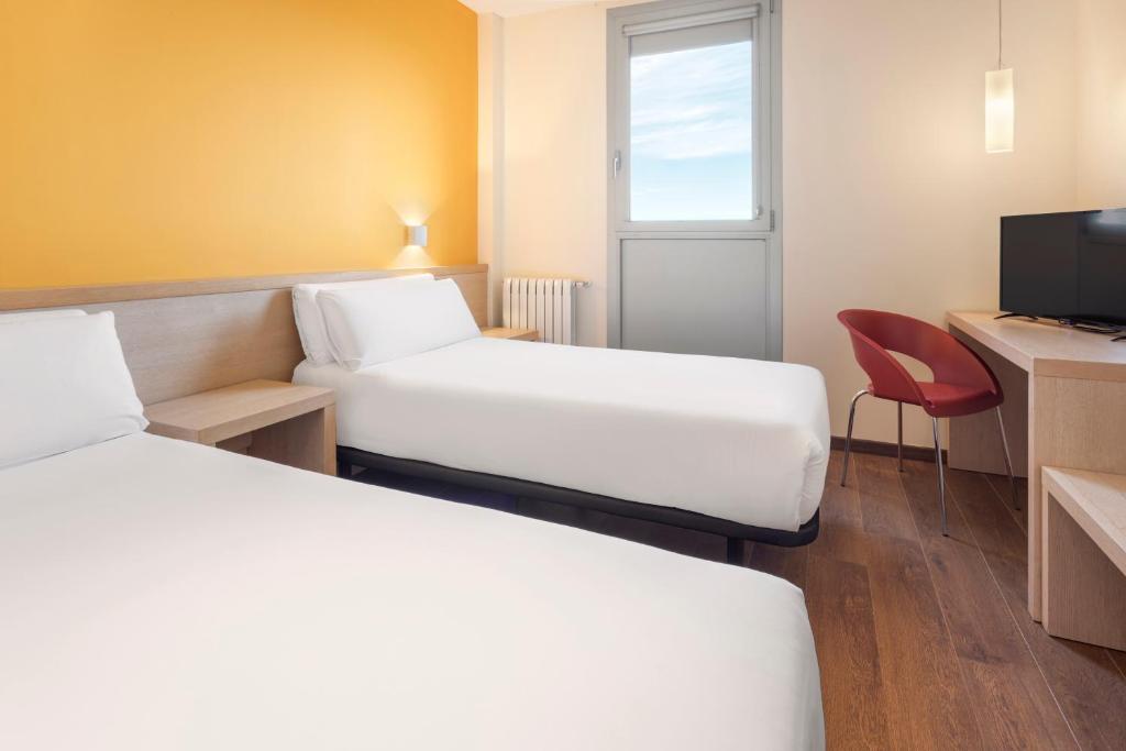 Postel nebo postele na pokoji v ubytování Hotel 280 Zaragoza