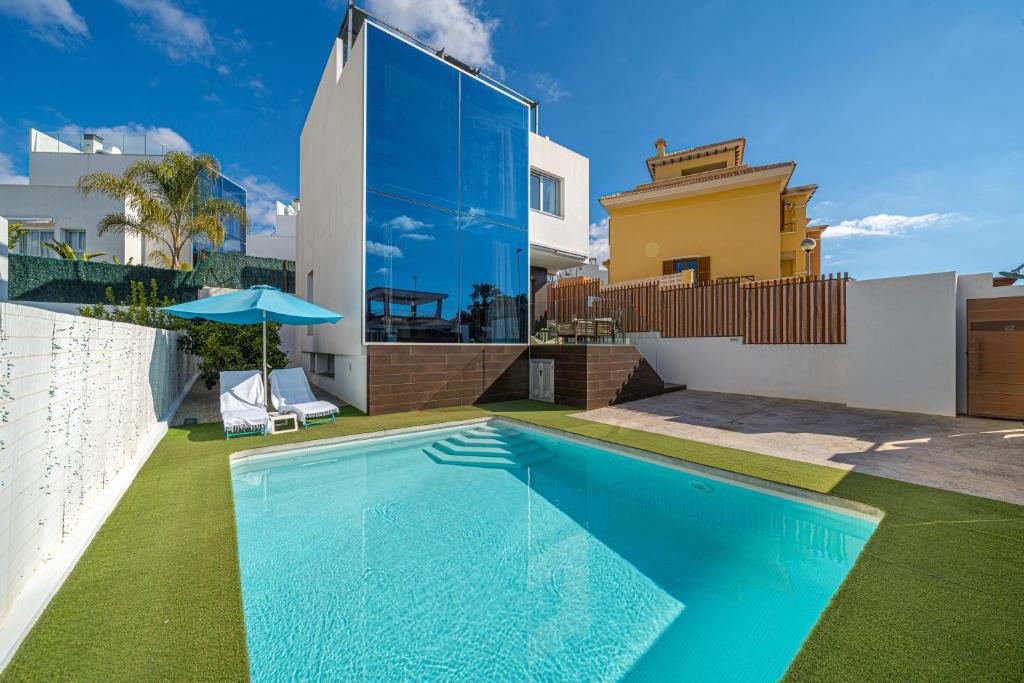 a swimming pool in the backyard of a house at Cristal in Finestrat