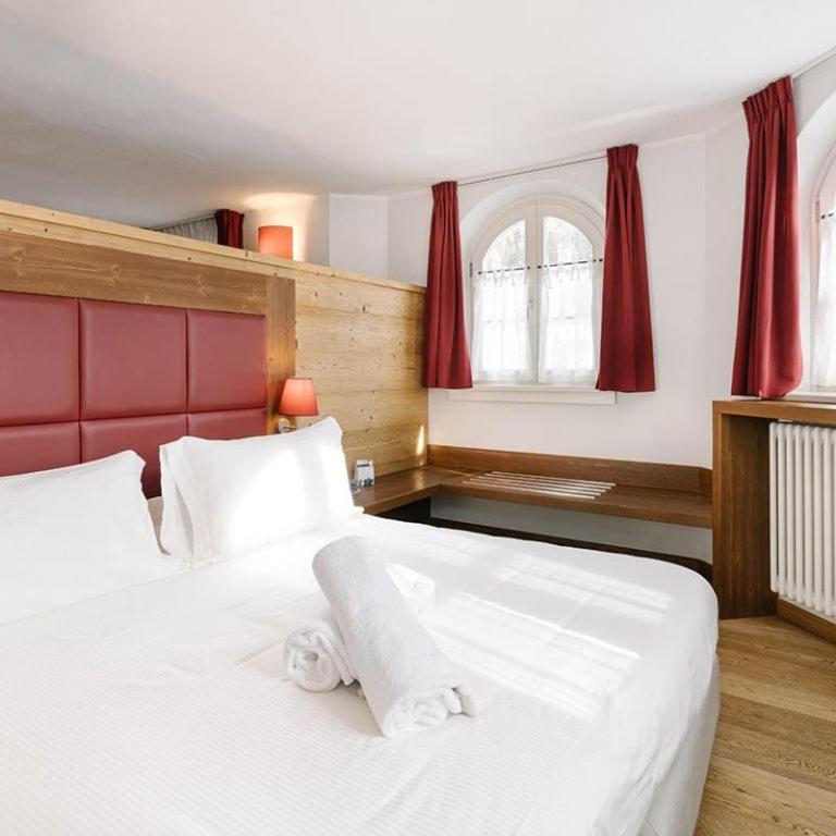 Łóżko lub łóżka w pokoju w obiekcie Hotel Chalet Del Brenta