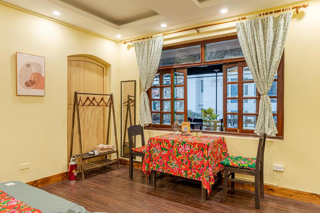 Hanoi Retro 80S Homestay - Dubbele Of Dubbele Kamer Met Gedeelde Badkamer