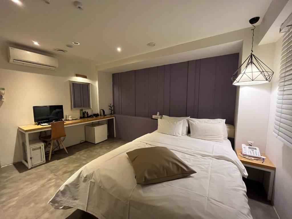 Postel nebo postele na pokoji v ubytování Hotel Yaja Hwajeong Station