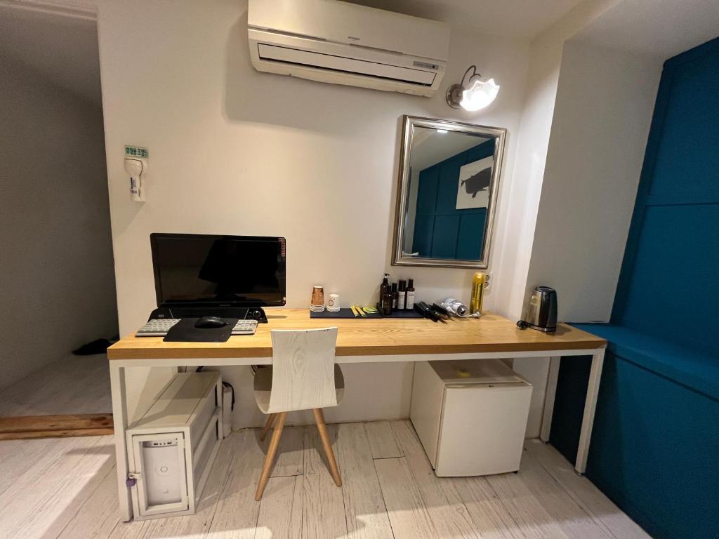 TV a/nebo společenská místnost v ubytování Hotel Yaja Hwajeong Station