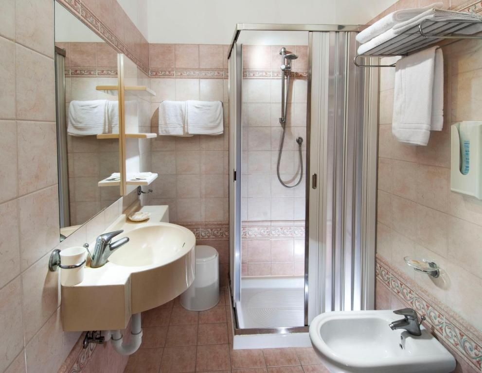 Koupelna v ubytování Hotel Olympic