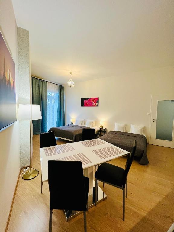 TV a/nebo společenská místnost v ubytování Maria Apartments - Free Parking