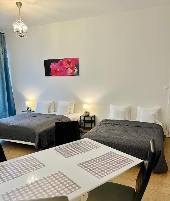 Postel nebo postele na pokoji v ubytování Maria Apartments - Free Parking