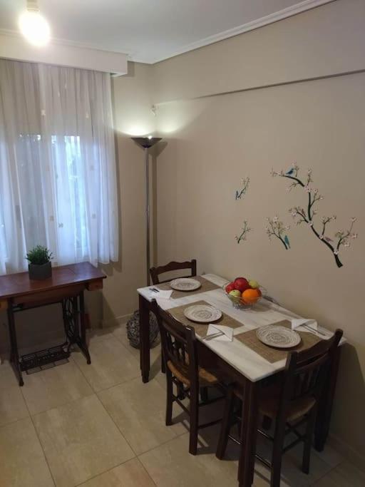 Fotografia z galérie ubytovania Kalamata beach maizonette ground floor and semi-basement with yard v destinácii Kalamata