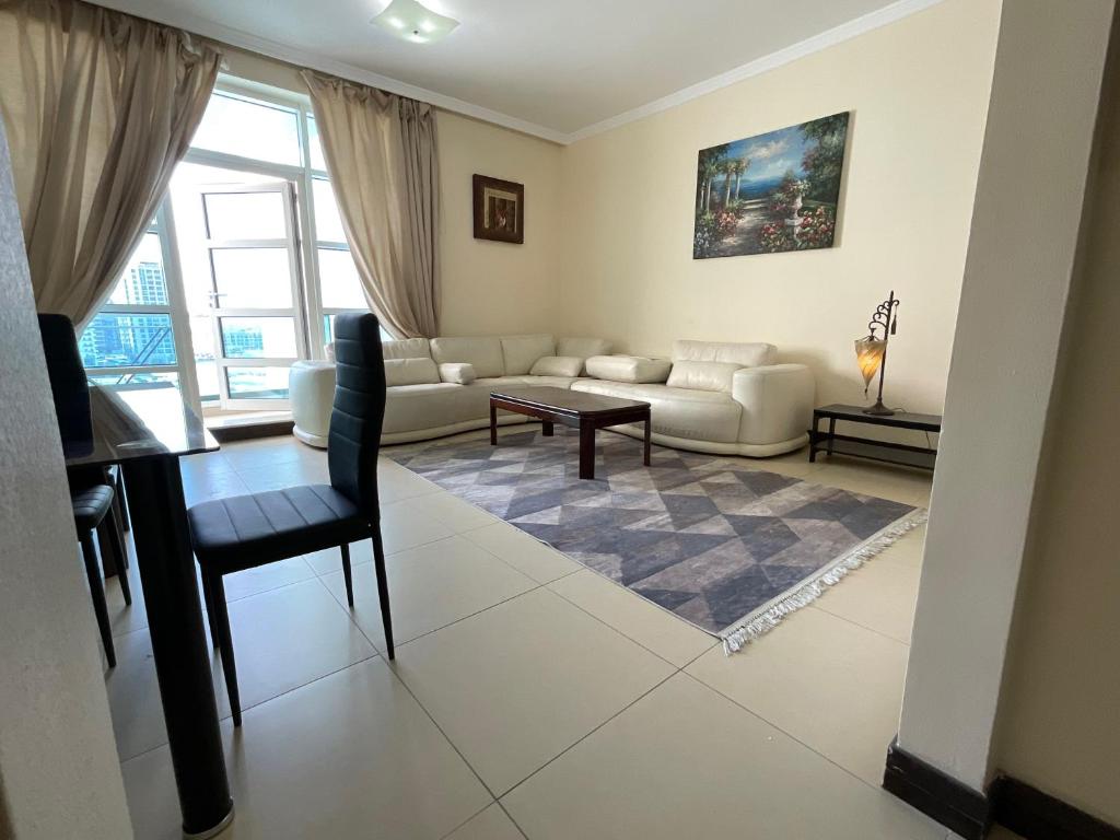 Fotografie z fotogalerie ubytování Pleasant 1BHK Condo with Pool, Gym, Hamam & more v Dubaji