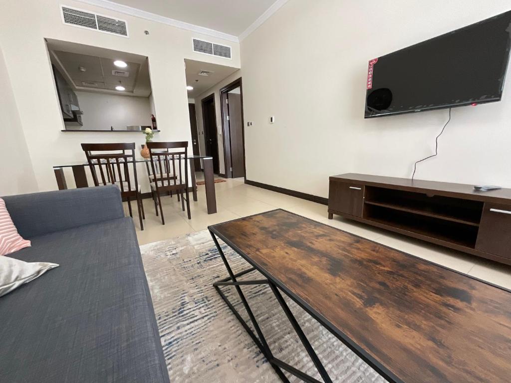 Fotografie z fotogalerie ubytování Pleasant 1BHK Condo with Pool, Gym, Hamam & more v Dubaji