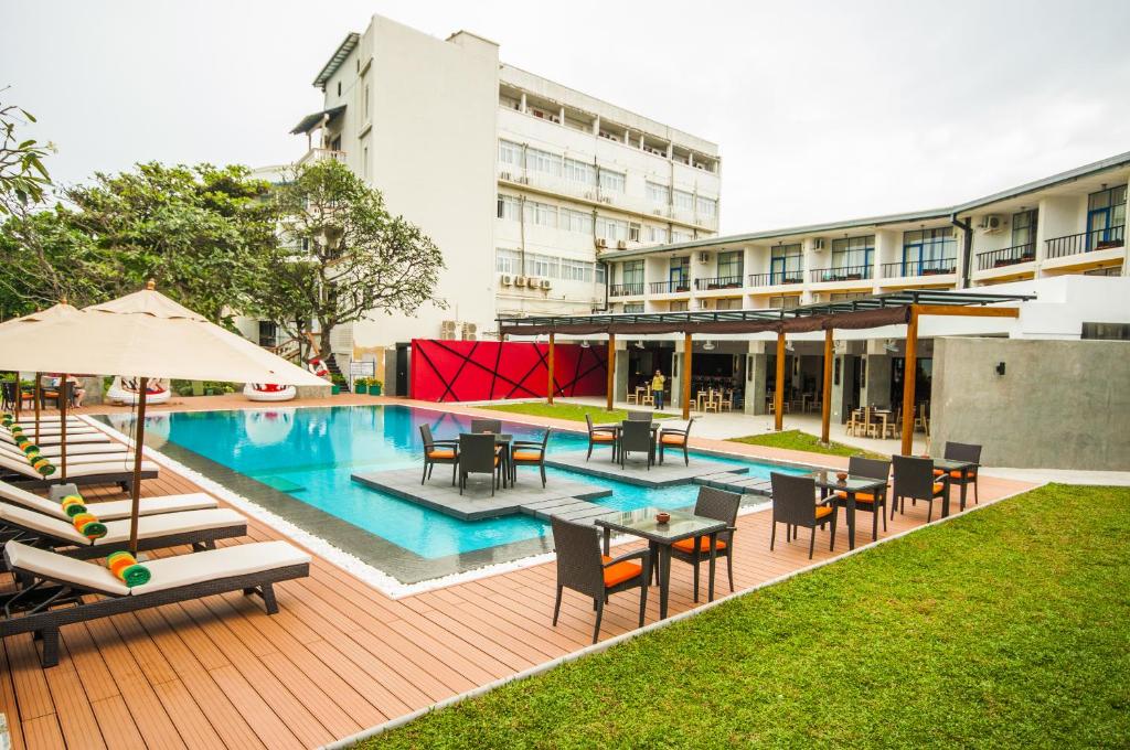Bazén v ubytování Camelot Beach Hotel nebo v jeho okolí