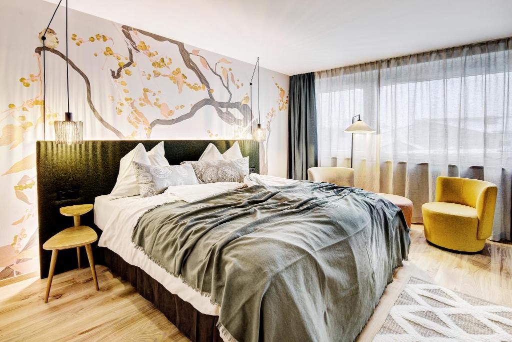 Кровать или кровати в номере Königswieser Hof