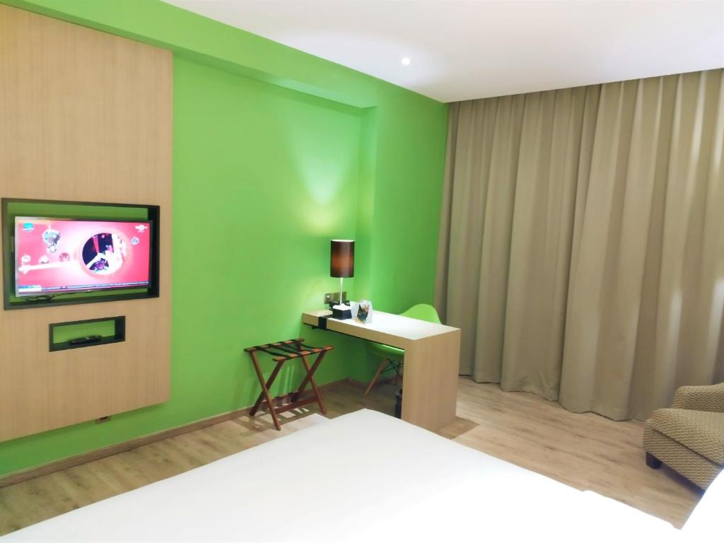 TV a/nebo společenská místnost v ubytování AONE Hotel