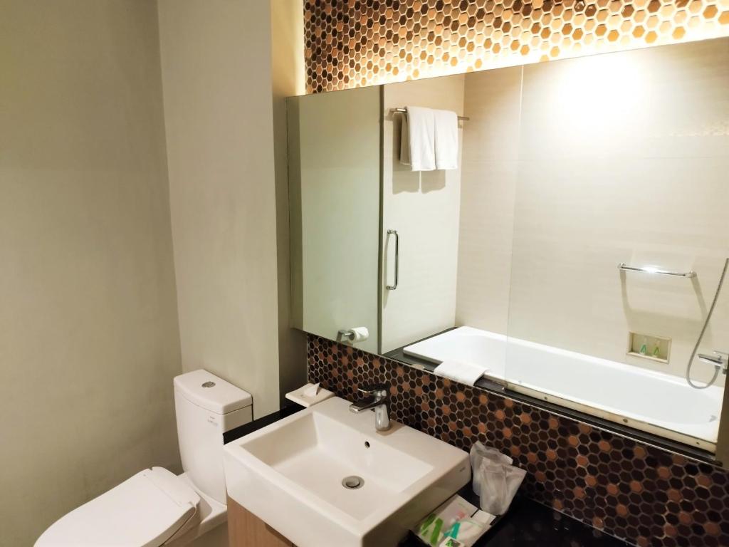 Koupelna v ubytování AONE Hotel