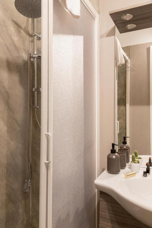 A bathroom at Fair Suite Roma Termini
