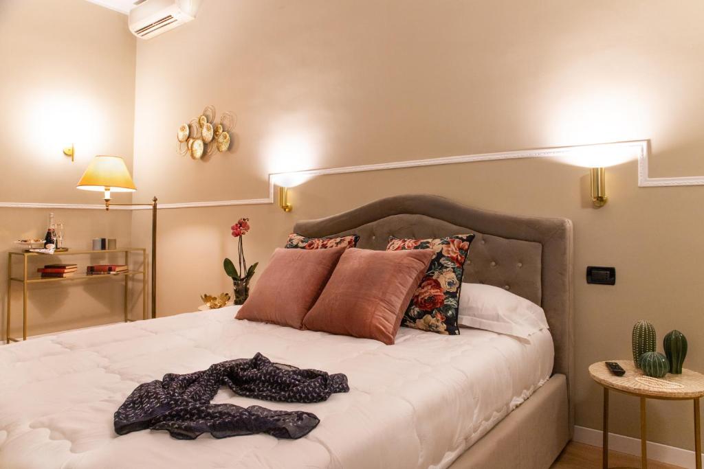 A bed or beds in a room at Fair Suite Roma Termini