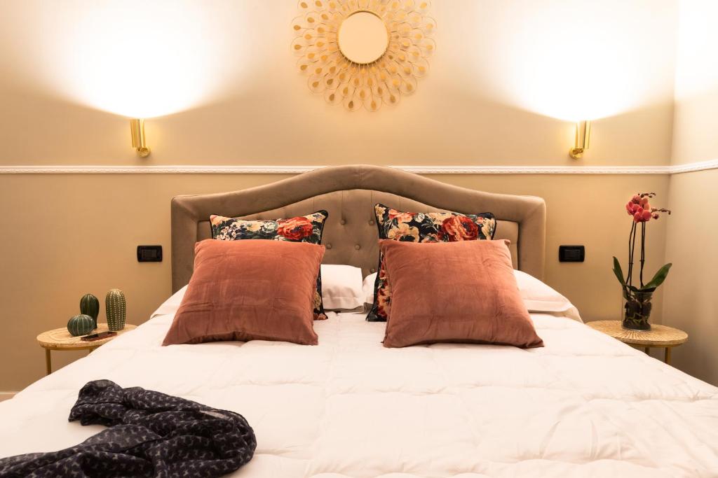 A bed or beds in a room at Fair Suite Roma Termini