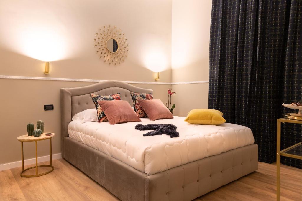 A bed or beds in a room at Fair Suite Roma Termini