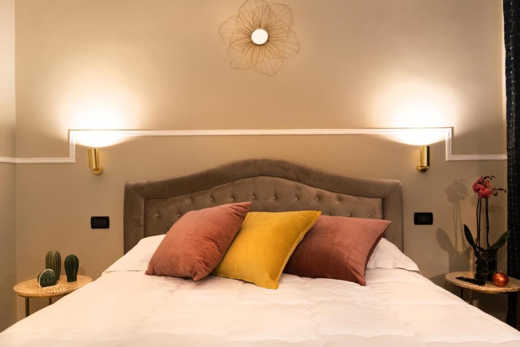 A bed or beds in a room at Fair Suite Roma Termini