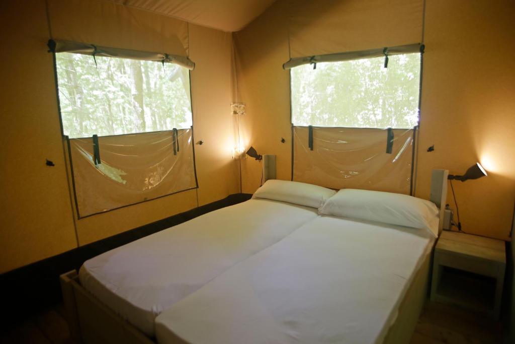 Postel nebo postele na pokoji v ubytování CAMPING ETXARRI