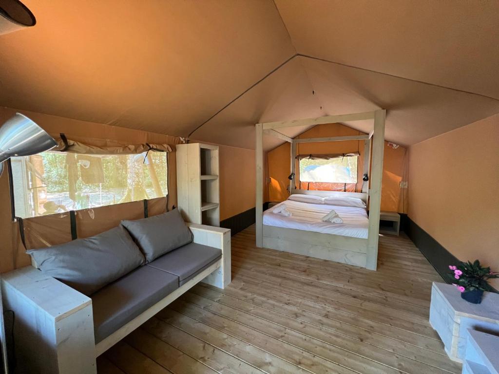 Postel nebo postele na pokoji v ubytování CAMPING ETXARRI