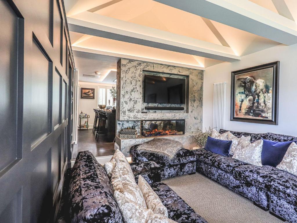 a living room with a couch and a fireplace at Whisk Away Cottage in Penrith