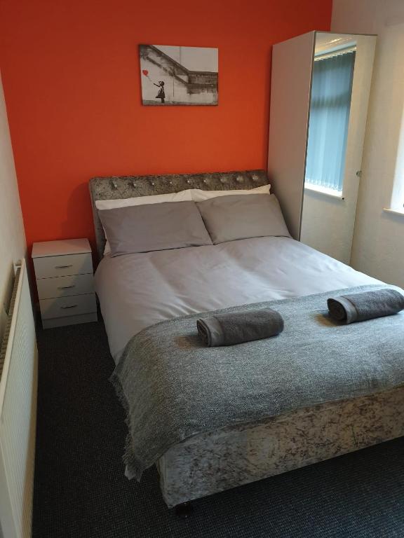 3 bed house sleeps 7 private parking close to Nottingham city centre