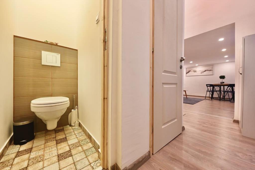Kúpeľňa v ubytovaní Cute Gallery Flat in Király Street