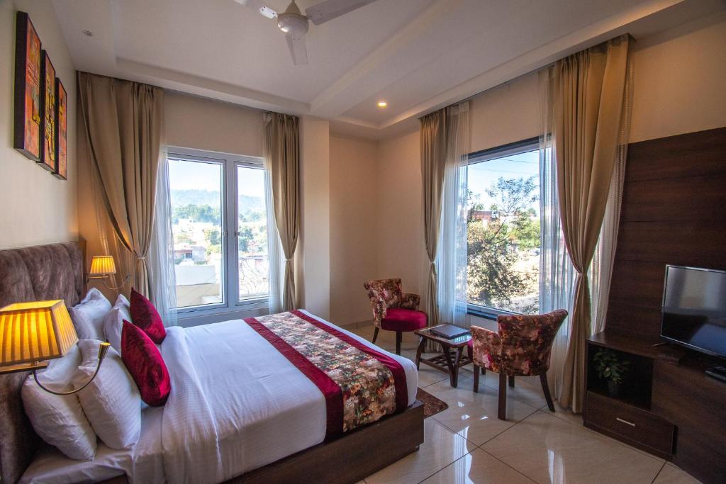 Postel nebo postele na pokoji v ubytování Hotel Ramaya Inn