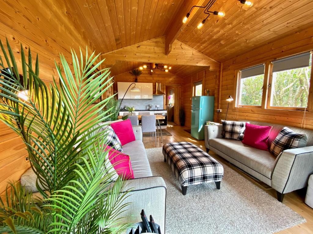 Photo inspiration: Fresh Look at Yealm Cabin Self Catering Log Cabin In Devon With Hot