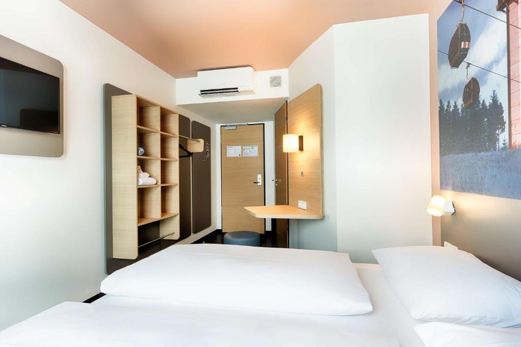 Postel nebo postele na pokoji v ubytování B&B Hotel Willingen