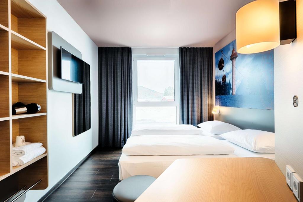 Postel nebo postele na pokoji v ubytování B&B Hotel Willingen