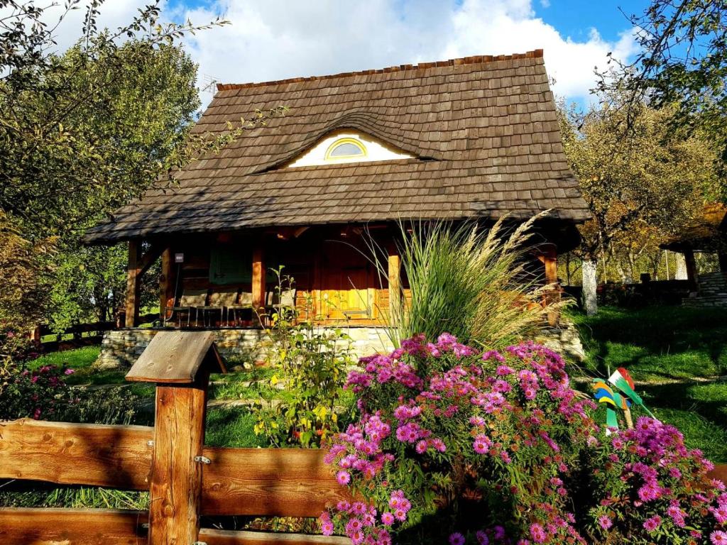 a house with a bunch of flowers in front of it at Jabłoniowy Sad Kalwaria Pacławska in Kalwaria Pacławska