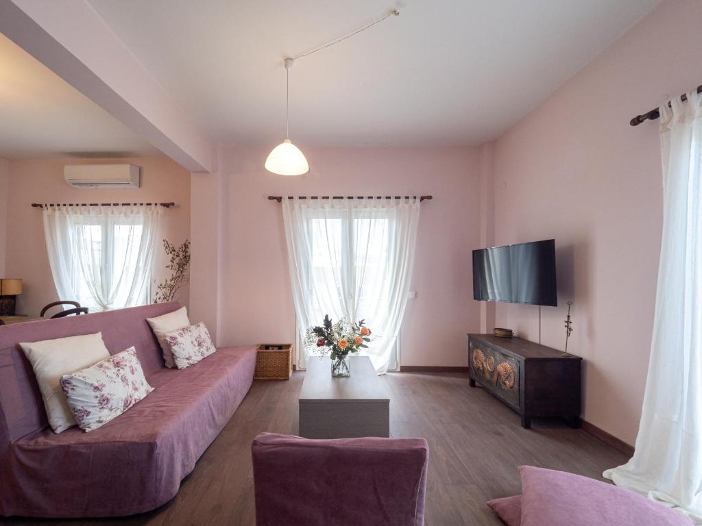TV a/nebo společenská místnost v ubytování Central & Bright 2BD Apt in Corfu Town near Port