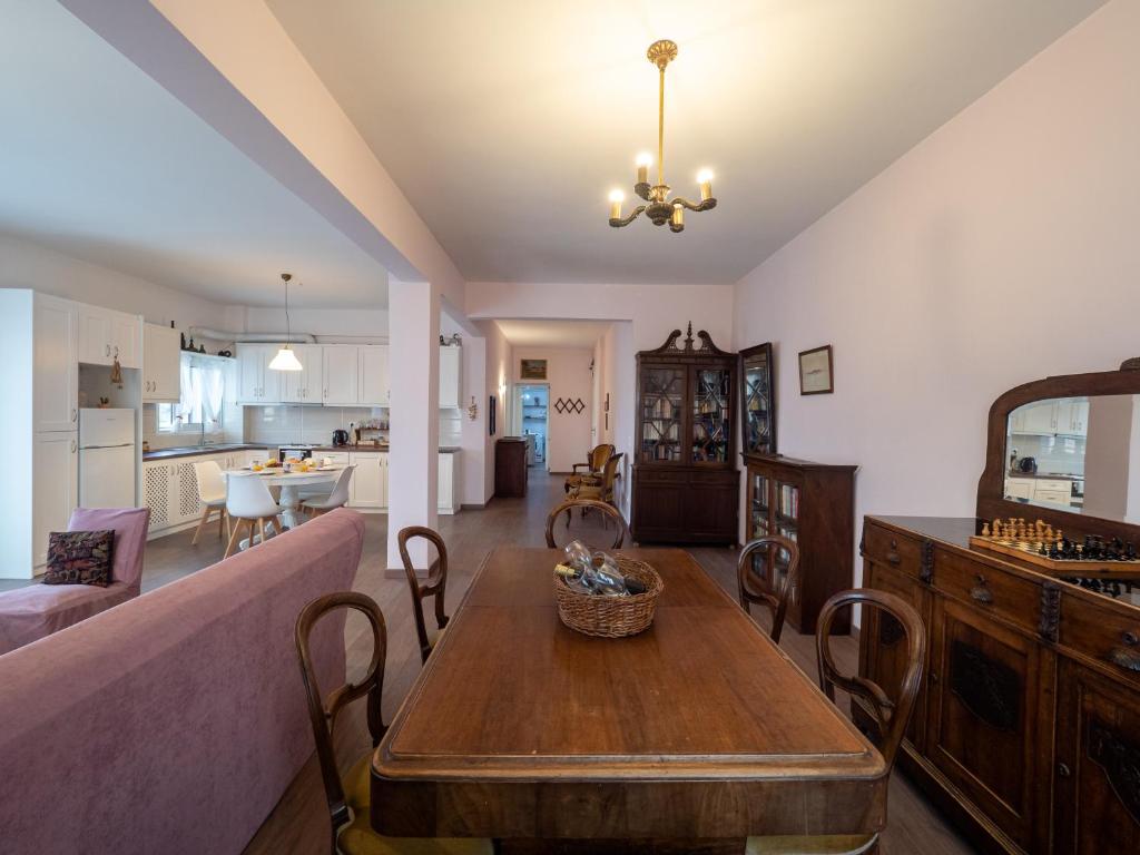 Kuchyň nebo kuchyňský kout v ubytování Central & Bright 2BD Apt in Corfu Town near Port