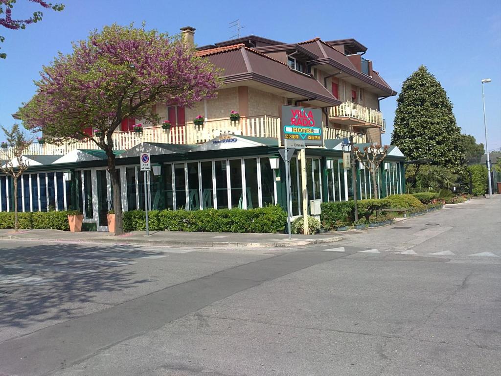 Budova, kde se hotel nachází