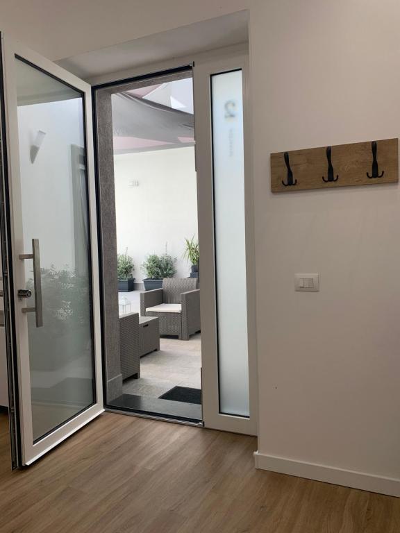 Kép Rosato Suites 2 - Appartamento moderno e confortevole con spazio esterno tra Mondello e il centro storico szállásáról Palermóban a galériában