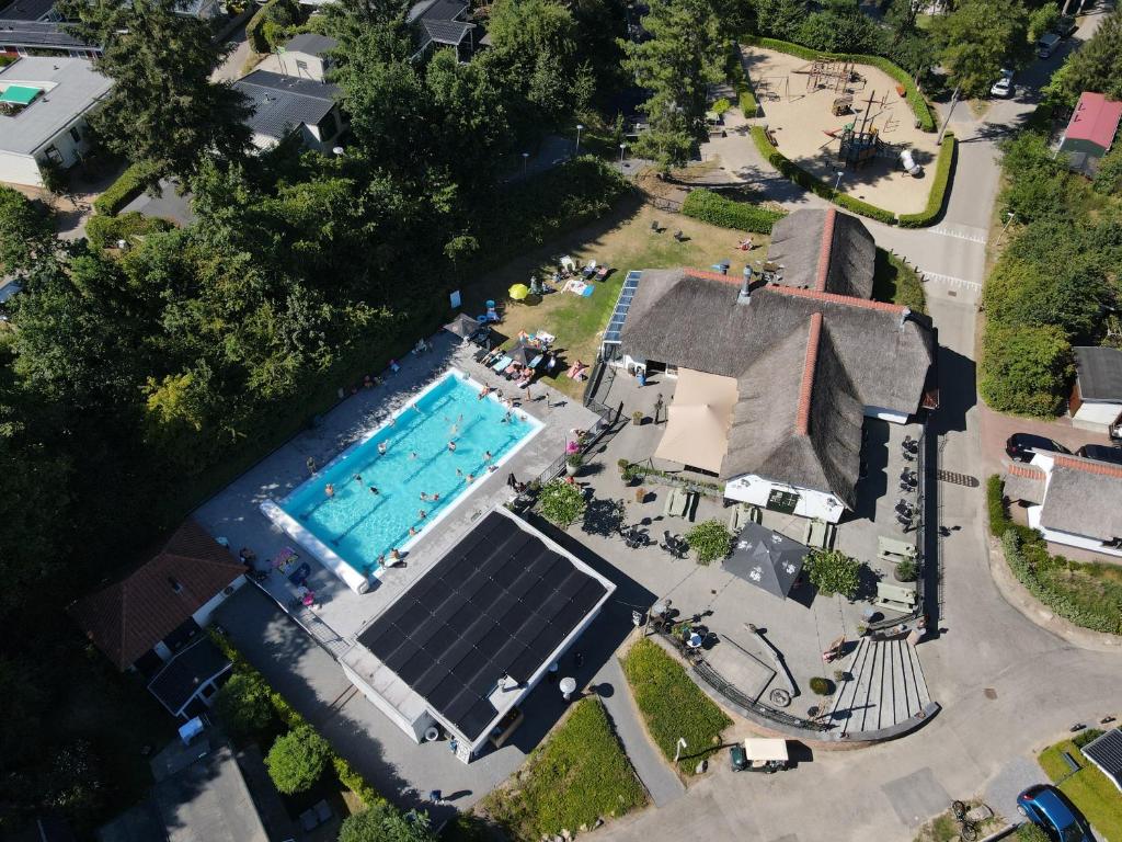 an overhead view of a swimming pool and a house at Vakantiepark de Thijmse Berg in Rhenen