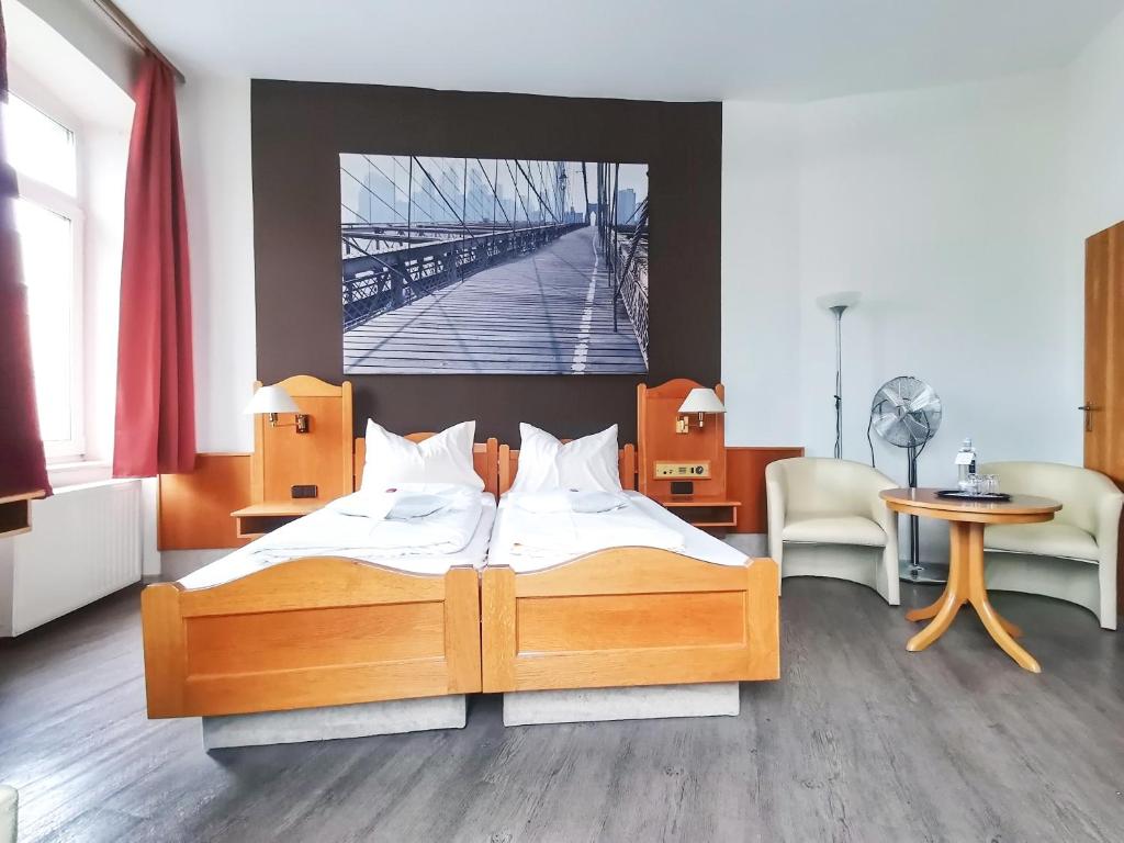 Postel nebo postele na pokoji v ubytování Hotel Kitzinger Hof an der B8